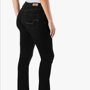 Levi’s Signature Modern Straight Jeans